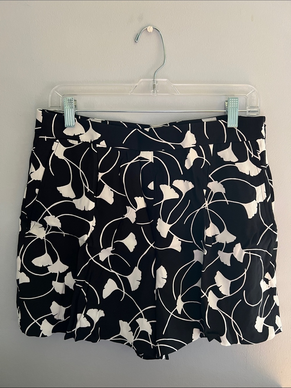 Ann Taylor Black & White Floral A-Line Shorts